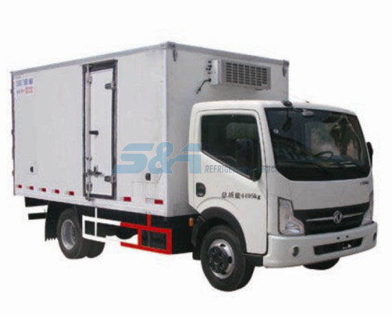 12.8 cubic meters Dongfeng refrigerated transport truck