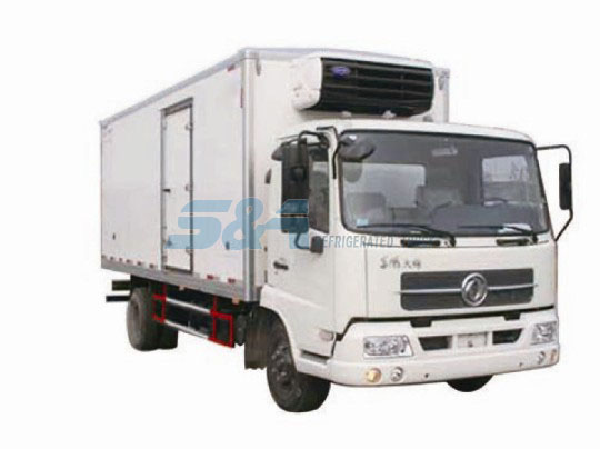 25.9 cubic meters 140hp Dongfeng refrigerated transport truck