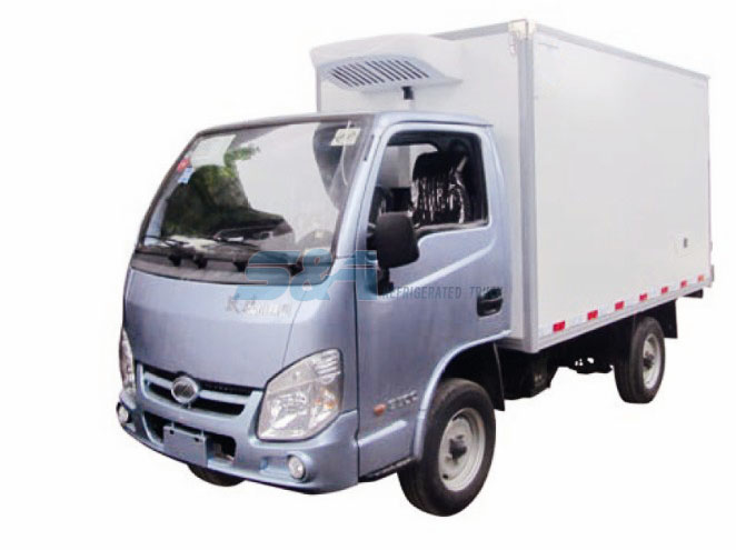 7.5 cubic meters YUEJIN Small refrigerated truck