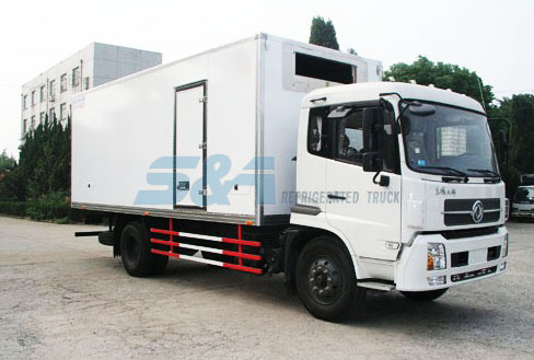 DongFeng 6.4 M insulation truck