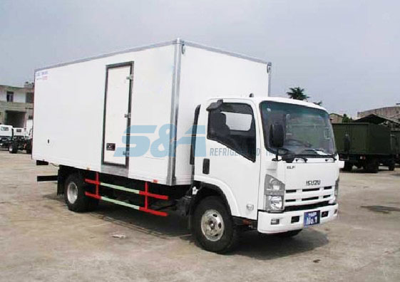 ISUZU 5.8m side door insulated transport truck